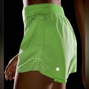 Lululemon Hotty Hot High-Rise Short 4" *Special Edition
Scream Green Light